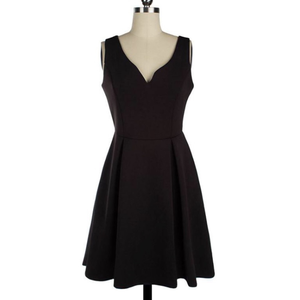 Black dress - Picture 2 of 4